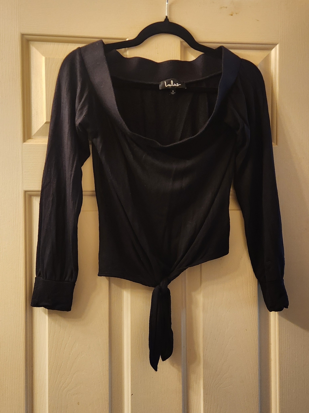 Lulu's Black Long-Sleeve Tie-Hem Top